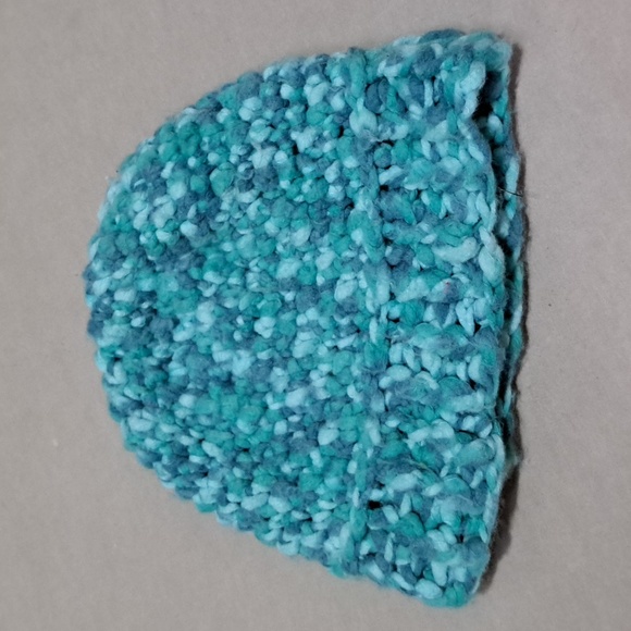 Woman's knitted hat - Picture 2 of 3